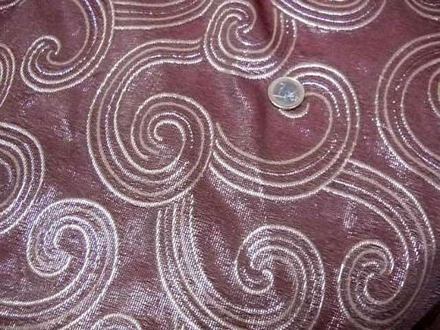 Taffetas reversible or pale vinaigre motif volutes 2