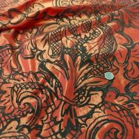 Taffetas rouge reflets or motif en applique 2