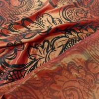 Taffetas rouge reflets or motif en applique 3