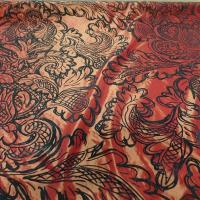 Taffetas rouge reflets or motif en applique 4