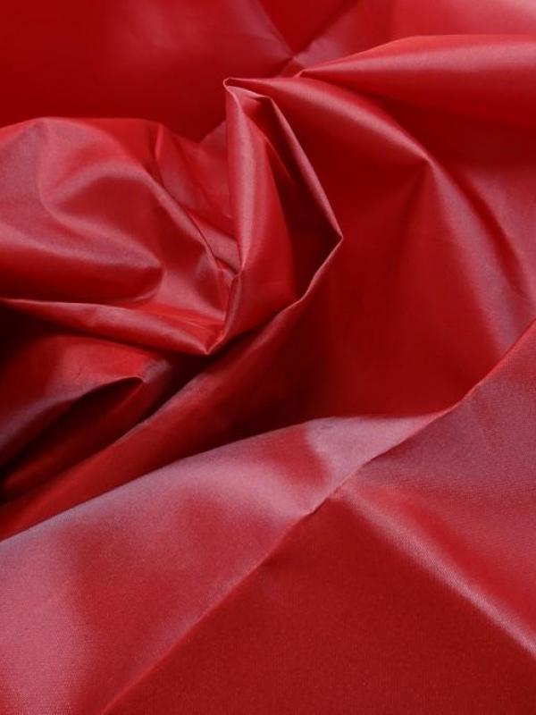 Taffetas rouge reflets rose clair nacre 1 