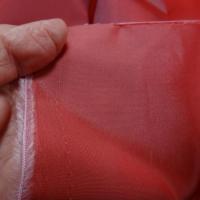 Taffetas rouge reflets rose clair nacre 2 