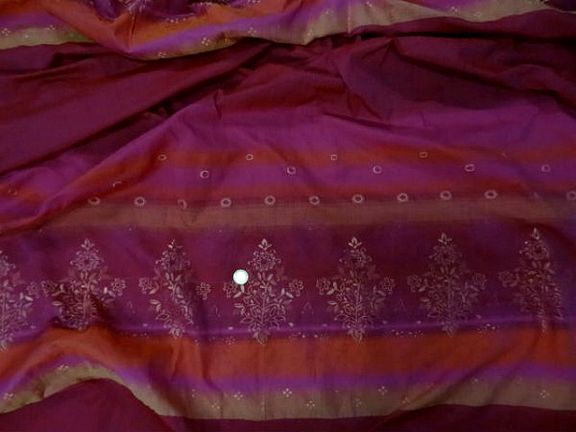 Taffettas faconne rose dore