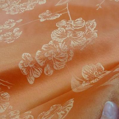 Tissu ameublement damasse satine motif classique teinte jus d orange 1 