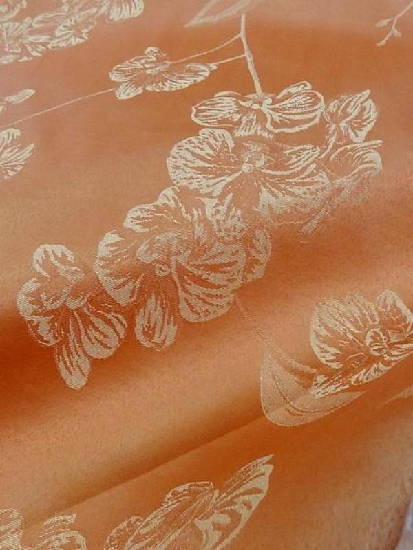 Tissu ameublement damasse satine motif classique teinte jus d orange 1
