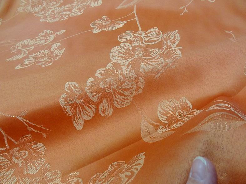 Tissu ameublement damasse satine motif classique teinte jus d orange 1