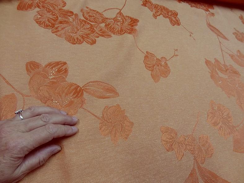 Tissu ameublement damasse satine motif classique teinte jus d orange 2