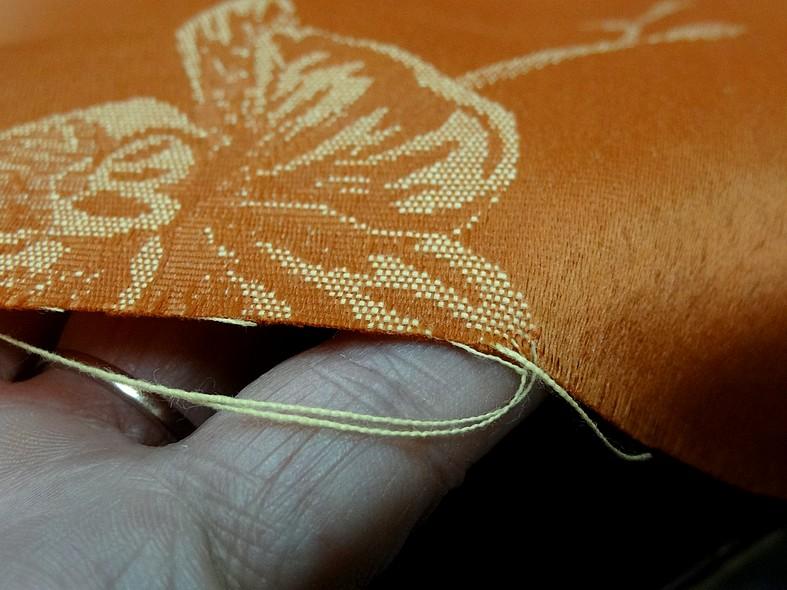 Tissu ameublement damasse satine motif classique teinte jus d orange 6