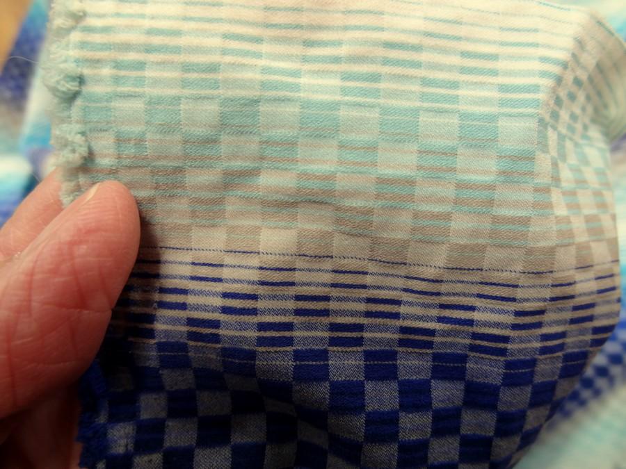 Tissu bi stretch petits carreaux degrades bleus et beige 4