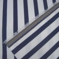 Tissu chaise longue blanc rayé bleu 1