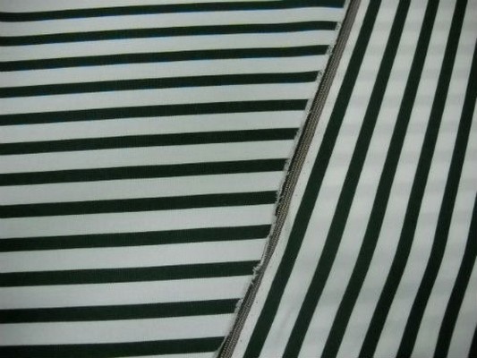 Tissu chaise longue blanc rayé vert sapin