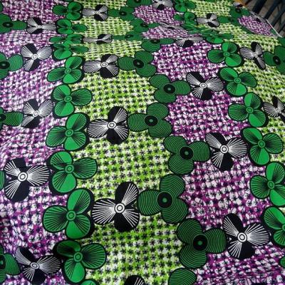 Tissu coton wax frises de fleurs vert et violet