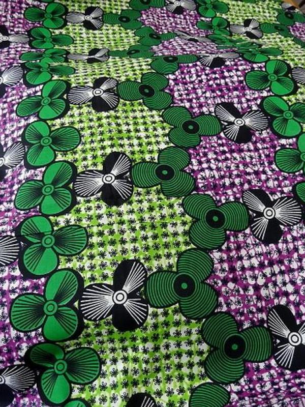 Tissu coton wax frises de fleurs vert et violet