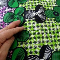 Tissu coton wax frises de fleurs vert et violet