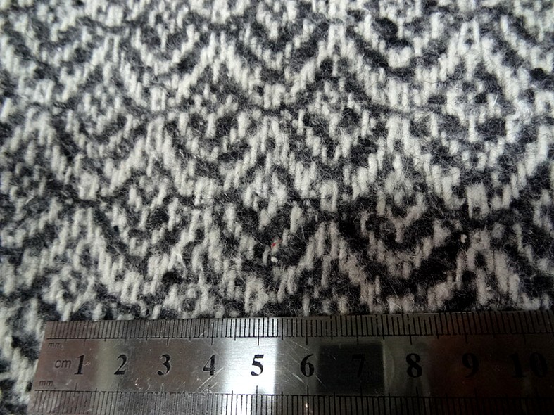 Tissu de laine noir et blanc motif eventail art deco 3 