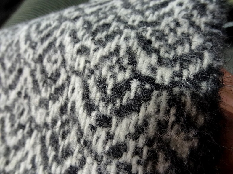 Tissu de laine noir et blanc motif eventail art deco 5 
