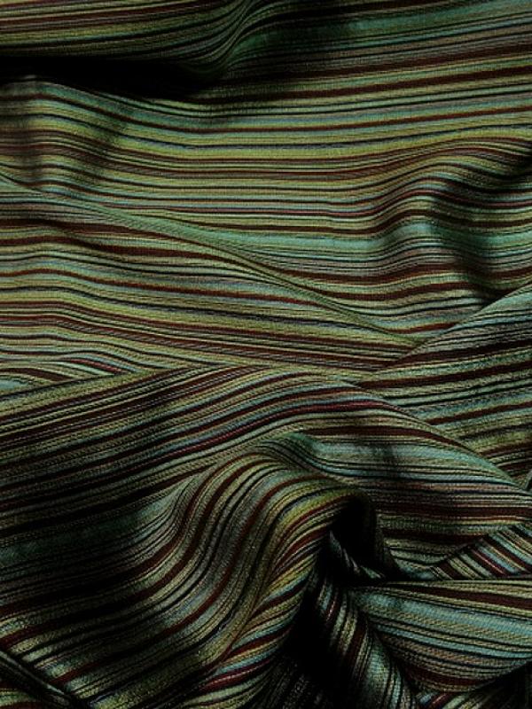 Tissu en laine et soie melangees fines rayures teintes vert et bordeaux 4 