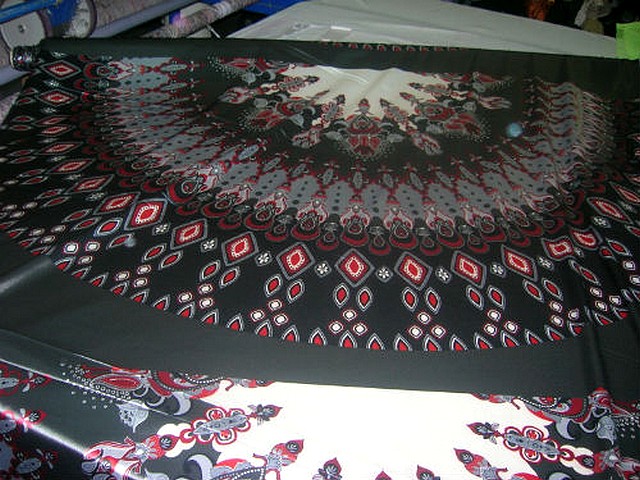 Tissu en panneau de satin lycra