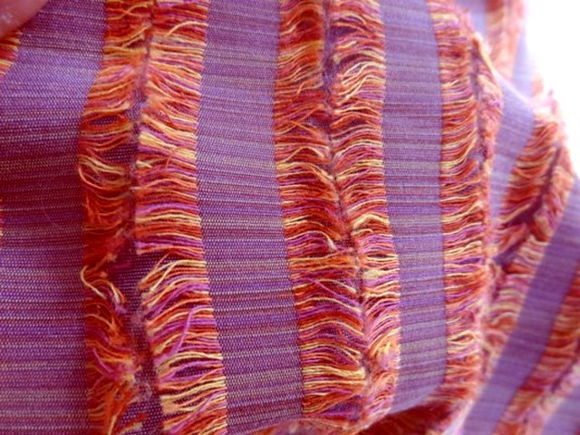 Tissu franges mauve et orange 03