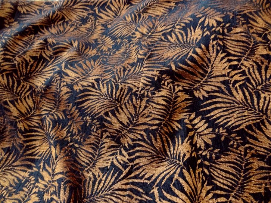 Tissu jacquard motif fougere veours noir et mordore 2