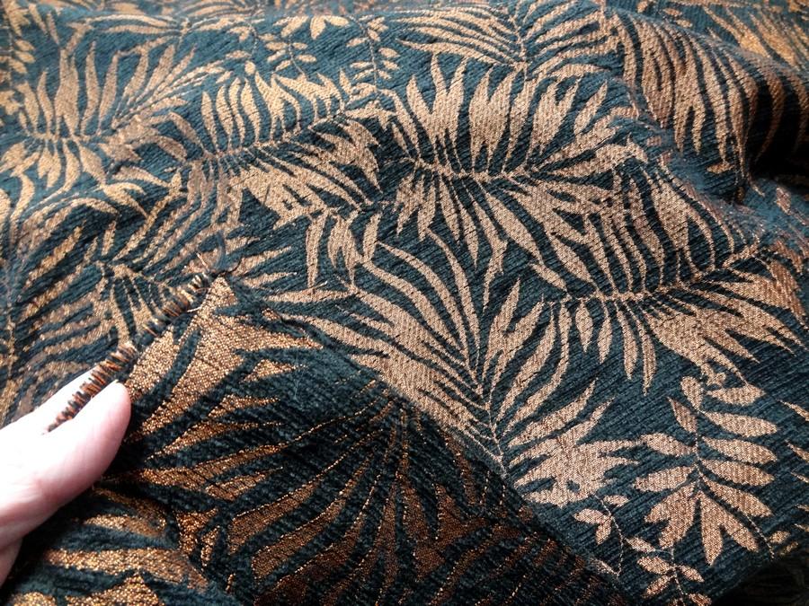 Tissu jacquard motif fougere veours noir et mordore 3