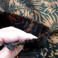 Tissu jacquard motif fougere veours noir et mordore 8 
