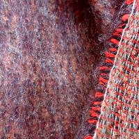 Tissu laine mohair et polyester melanges chine corail et prune 3