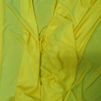 Tissu lycra fin satine jaune citron4