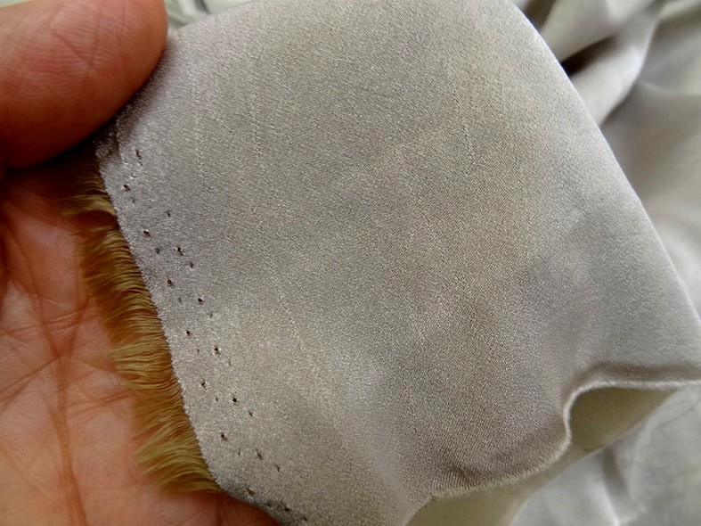 Tissu microfibre beige moire effet nacre 2