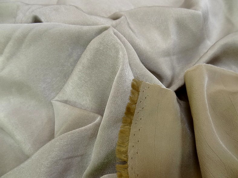 Tissu microfibre beige moire effet nacre 3