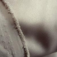 Tissu peau de peche beige envers satin 4 