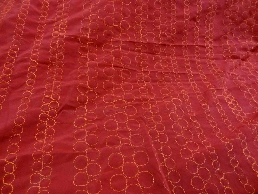 Tissu poly rouge groseille brode fil orange 1