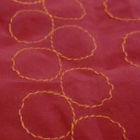 Tissu poly rouge groseille brode fil orange 5 