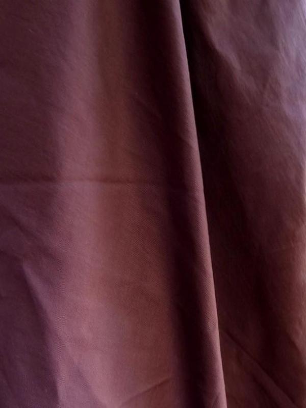 Tissu poly satine teinte prune 1 