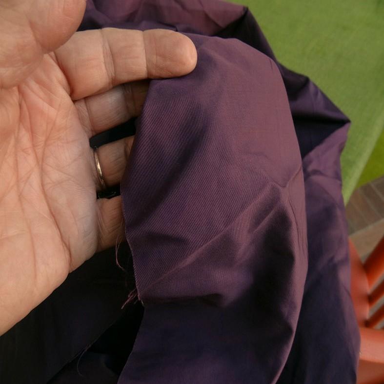Tissu poly satine teinte prune 4