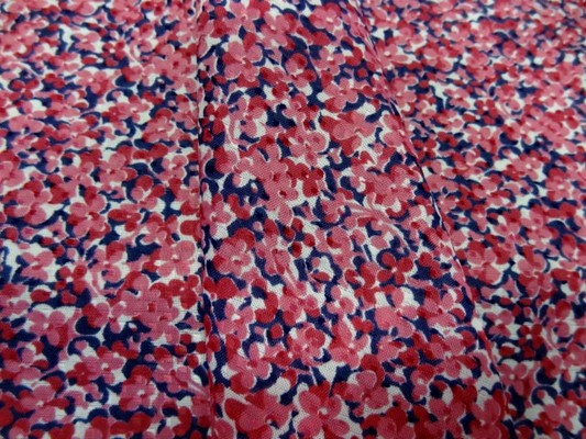 Tissu polyester imprimé motif liberty rose 1