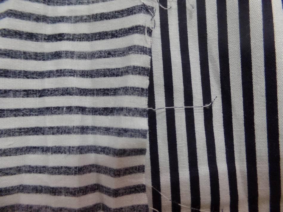 Tissu popeline coton blanc a rayure noire
