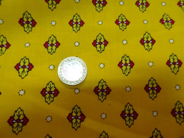 Tissu provencal fond jaune or jpg 2
