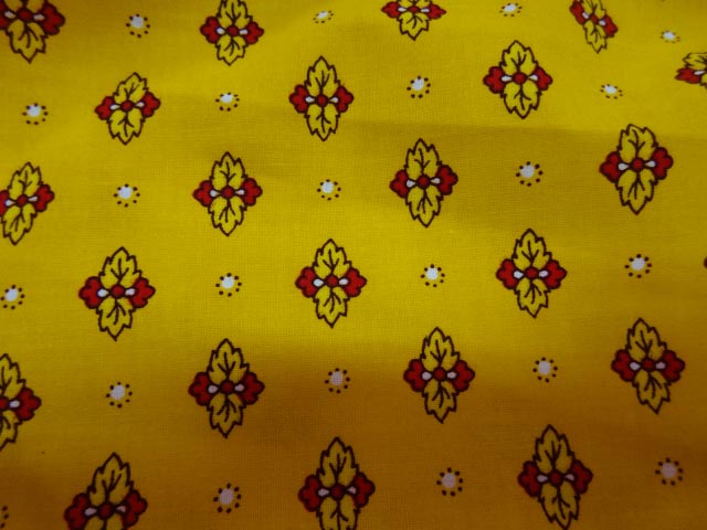 Tissu provencal fond jaune or jpg 4