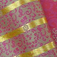 Tissu satine motifs tisses fuchsia et or inspiration indienne 5 