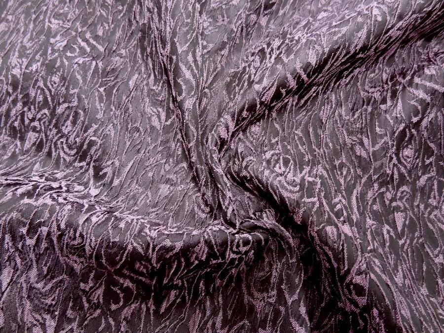 Tissu stretch relief magma noir et lilas 1