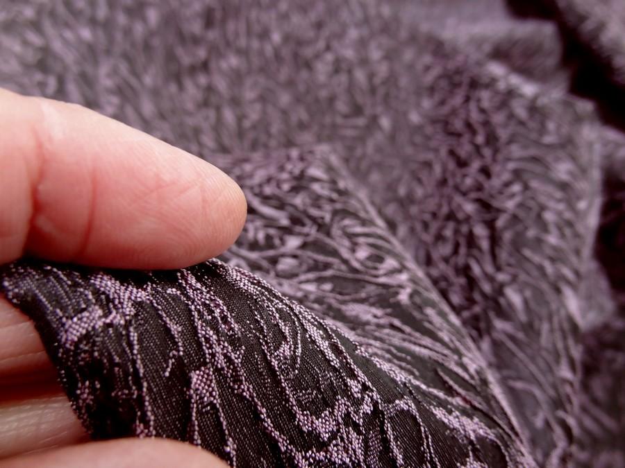 Tissu stretch relief magma noir et lilas 2