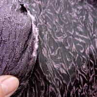 Tissu stretch relief magma noir et lilas 4 