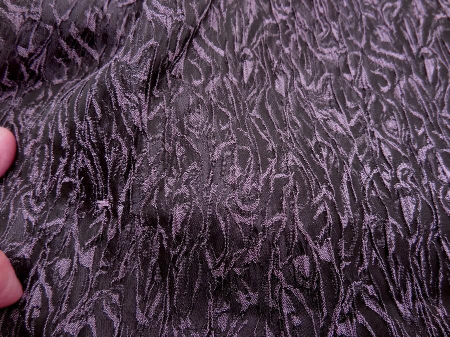Tissu stretch relief magma noir et lilas 6