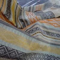 Tissu taffetas motif frises terre et ocres