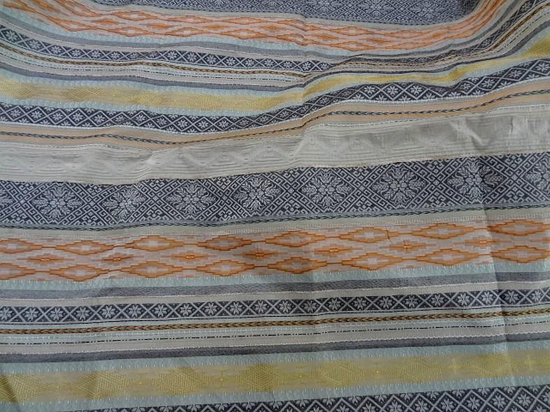 Tissu taffetas motif frises terre et ocres 1