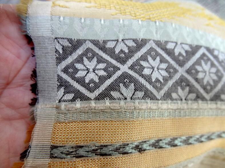 Tissu taffetas motif frises terre et ocres 3