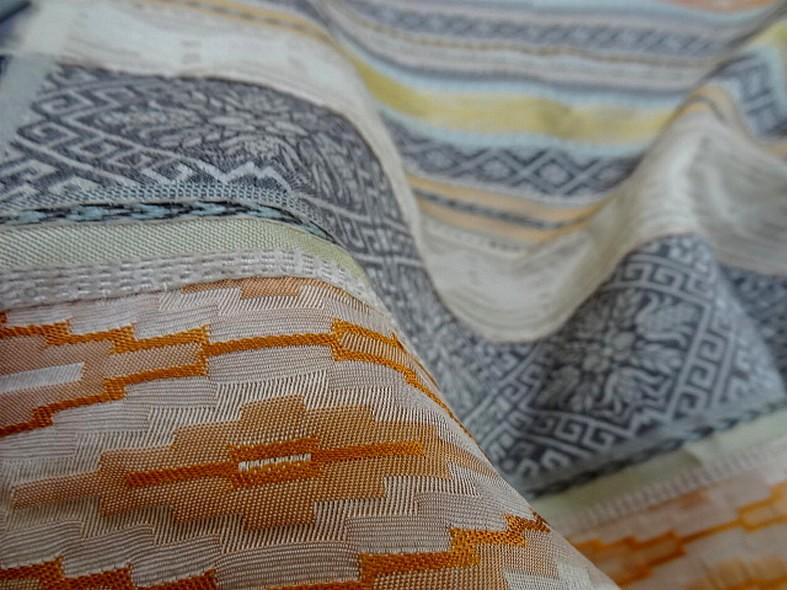 Tissu taffetas motif frises terre et ocres 4