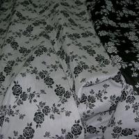 Tissu tapissier damasse noir blanc fleuri