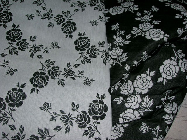 Tissu tapissier damasse noir blanc fleuri 3